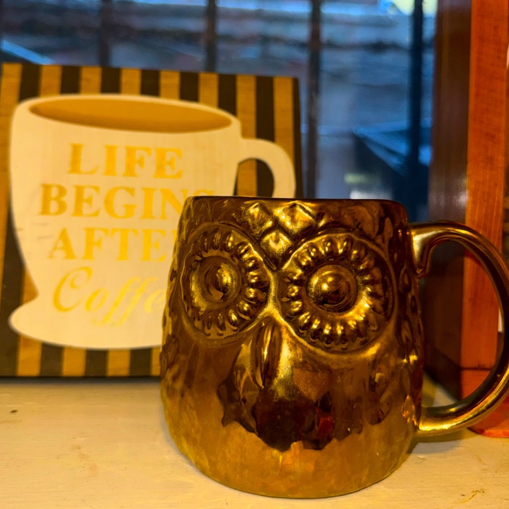 Gold owl mug
